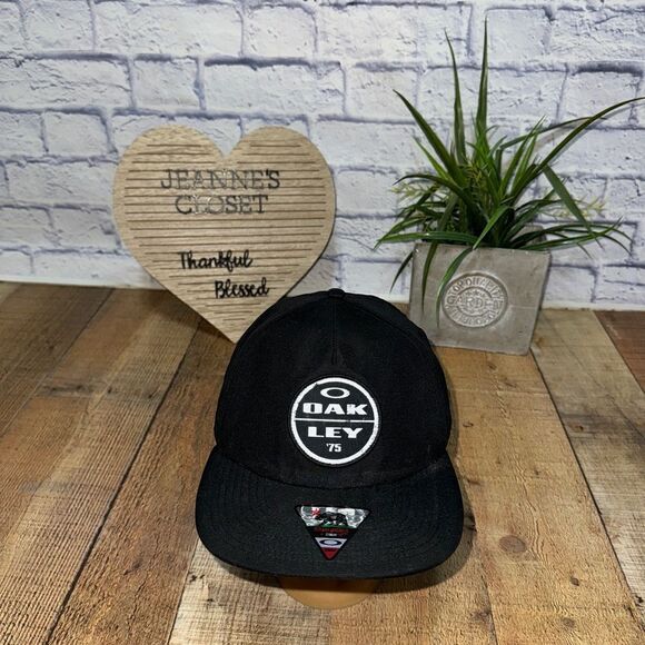Oakley ‘75 Black And White Flat Bill SnapBack One Size Adjustable Hat Cap - Picture 8 of 9